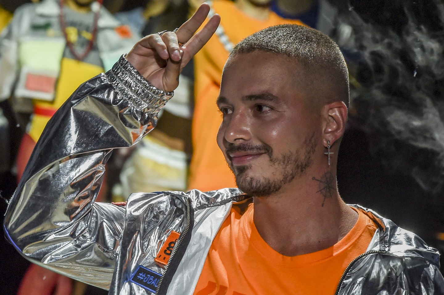 J Balvin lanza fuerte crítica a reguetoneros que exaltan al narcotráfi