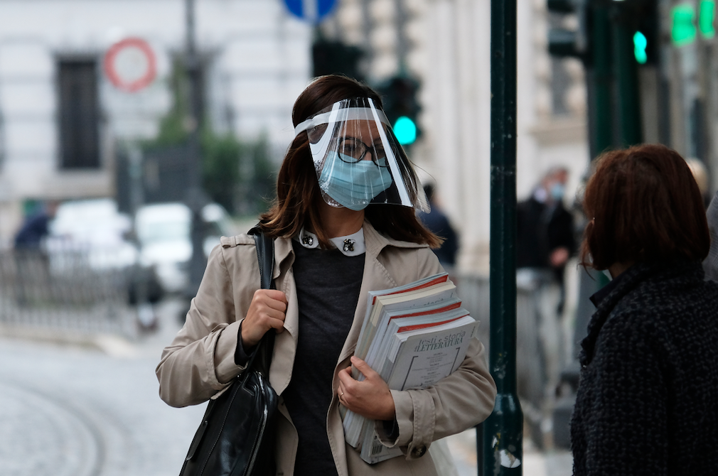 OMS recomienda no usar mascarilla con válvula para protegerse de covid