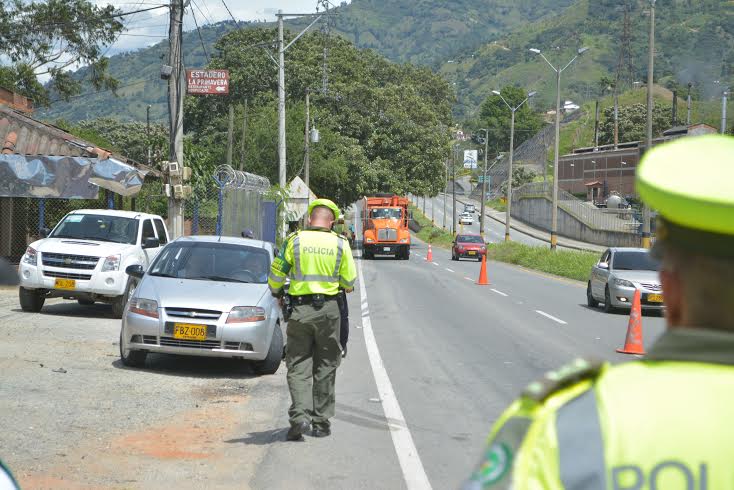 600 policías custodian vías de Antioquia este puente festivo RCN Radio