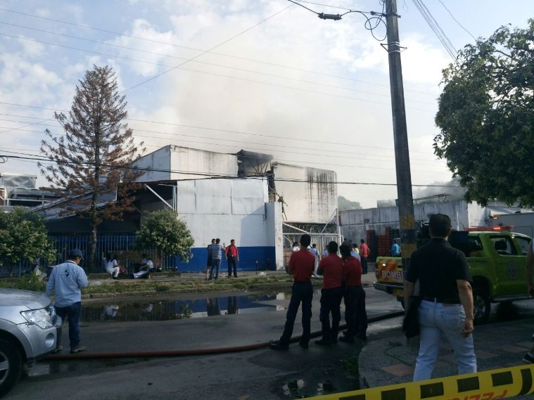 Incendio en bodega de Neiva Incendio en bodega de Neiva