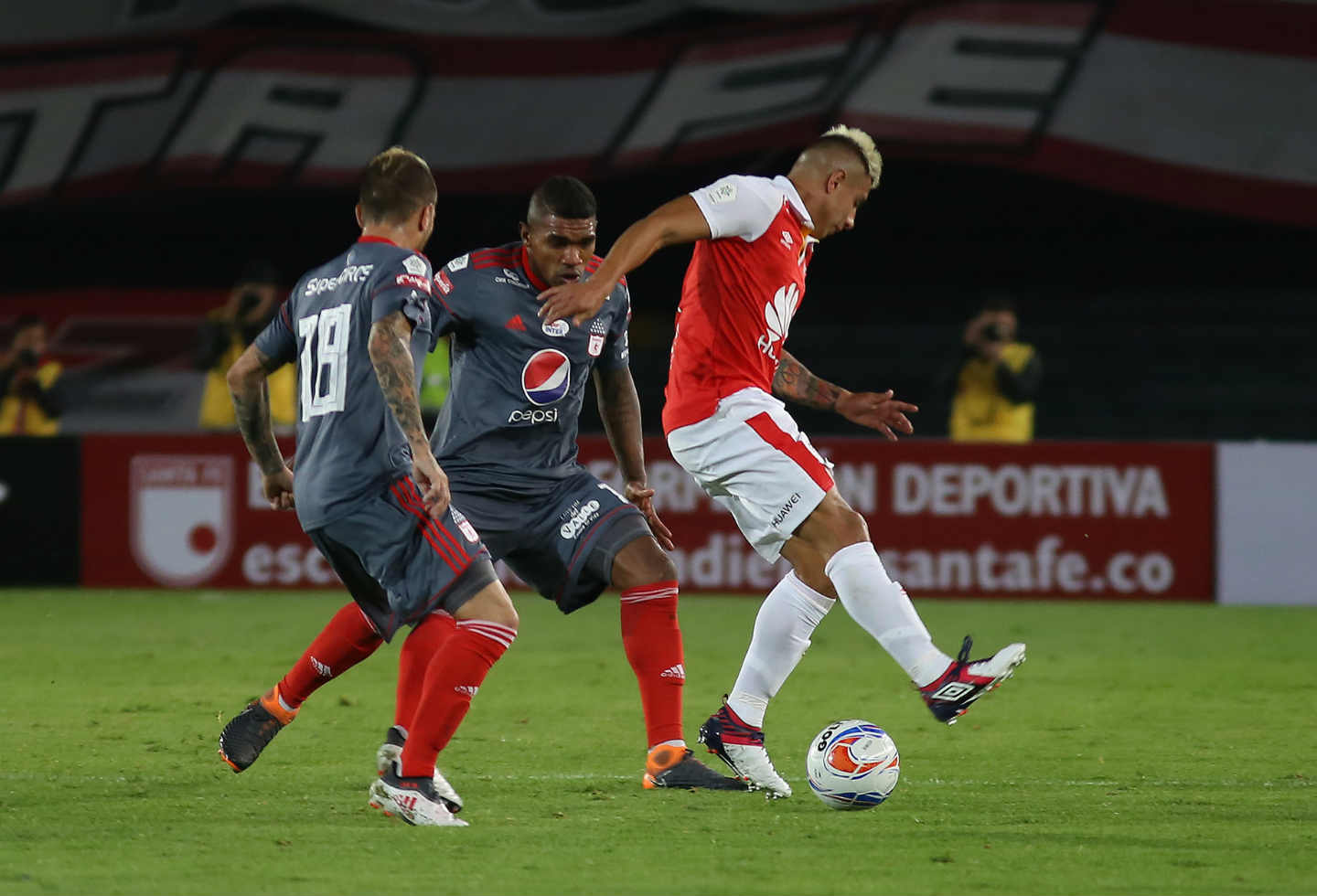Santa Fe derrotó a América Santa Fe derrotó a América