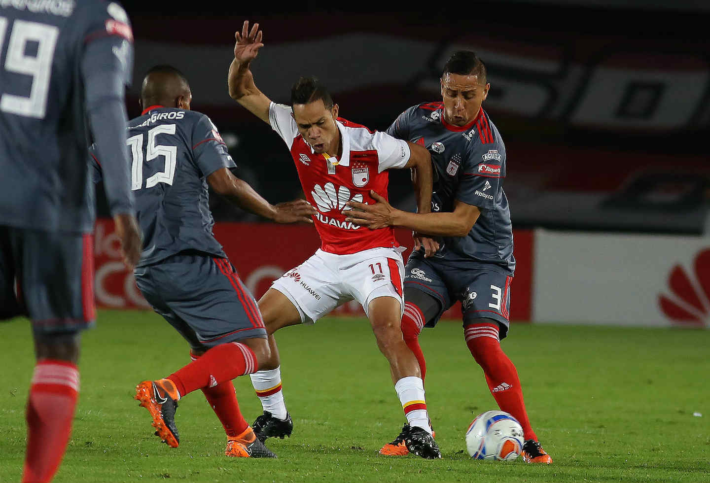 Santa Fe derrotó a América Santa Fe derrotó a América