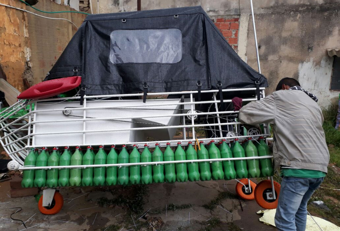 Bote de plástico recorrerá el río Magdalena Bote de plástico recorrerá el río Magdalena