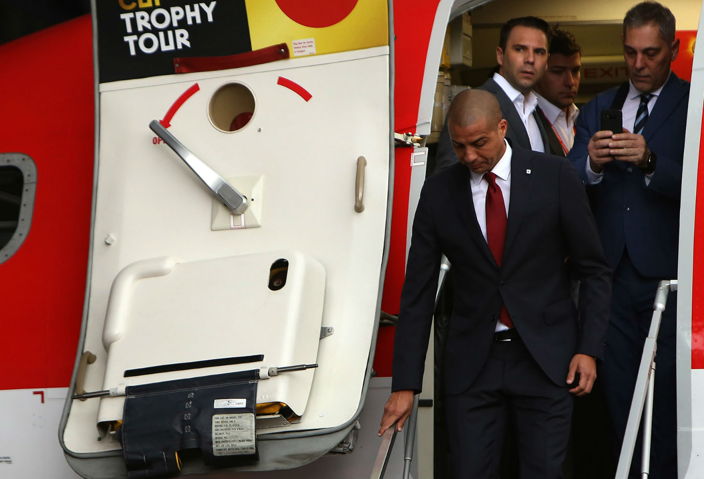 David Trezeguet fue quien tuvo el honor de tener en sus manos la Copa del Mundo en Colombia David Trezeguet fue quien tuvo el honor de tener en sus manos la Copa del Mundo en Colombia