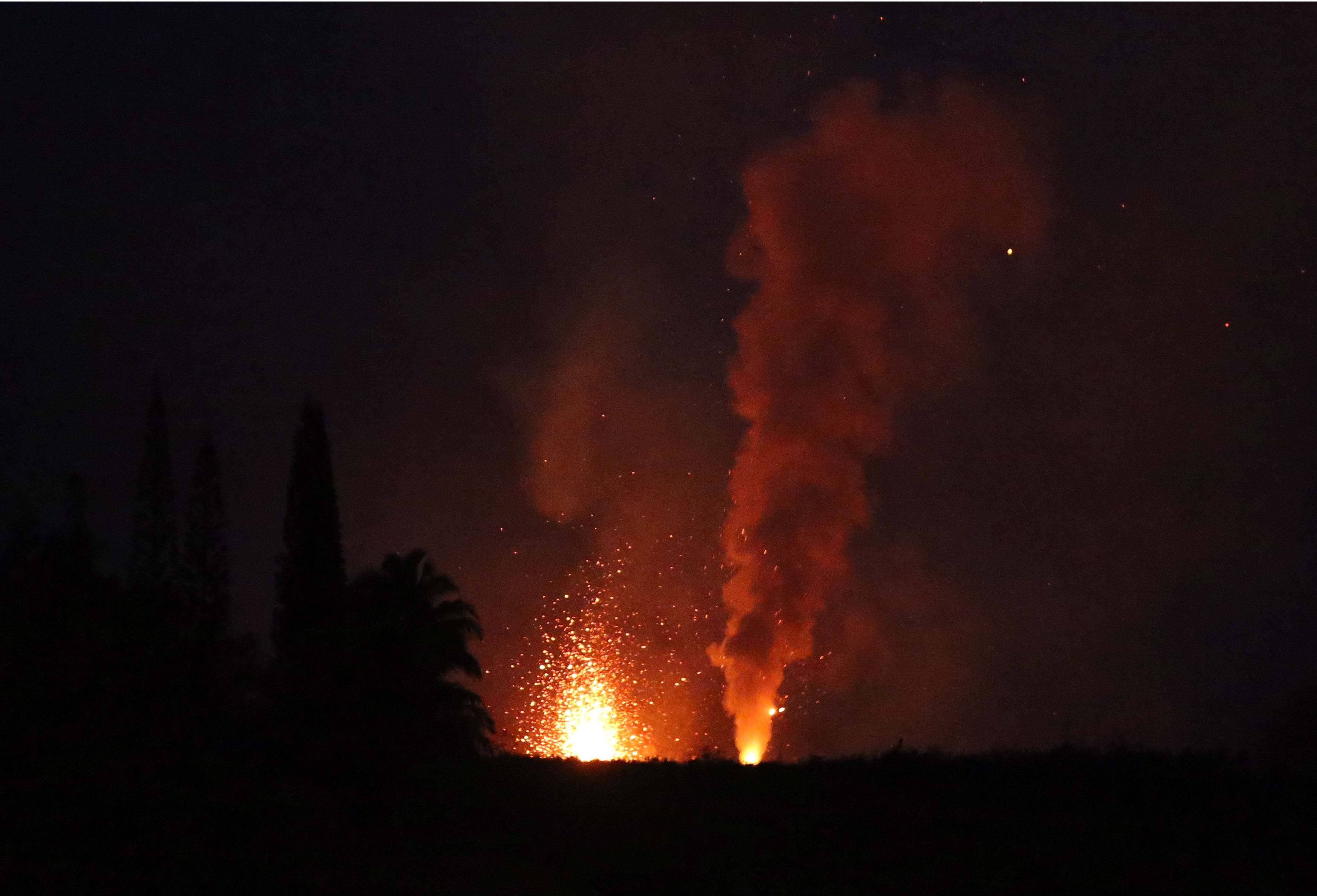 Erupción en volcán hawaiano Kilauea. Erupción en volcán hawaiano Kilauea.