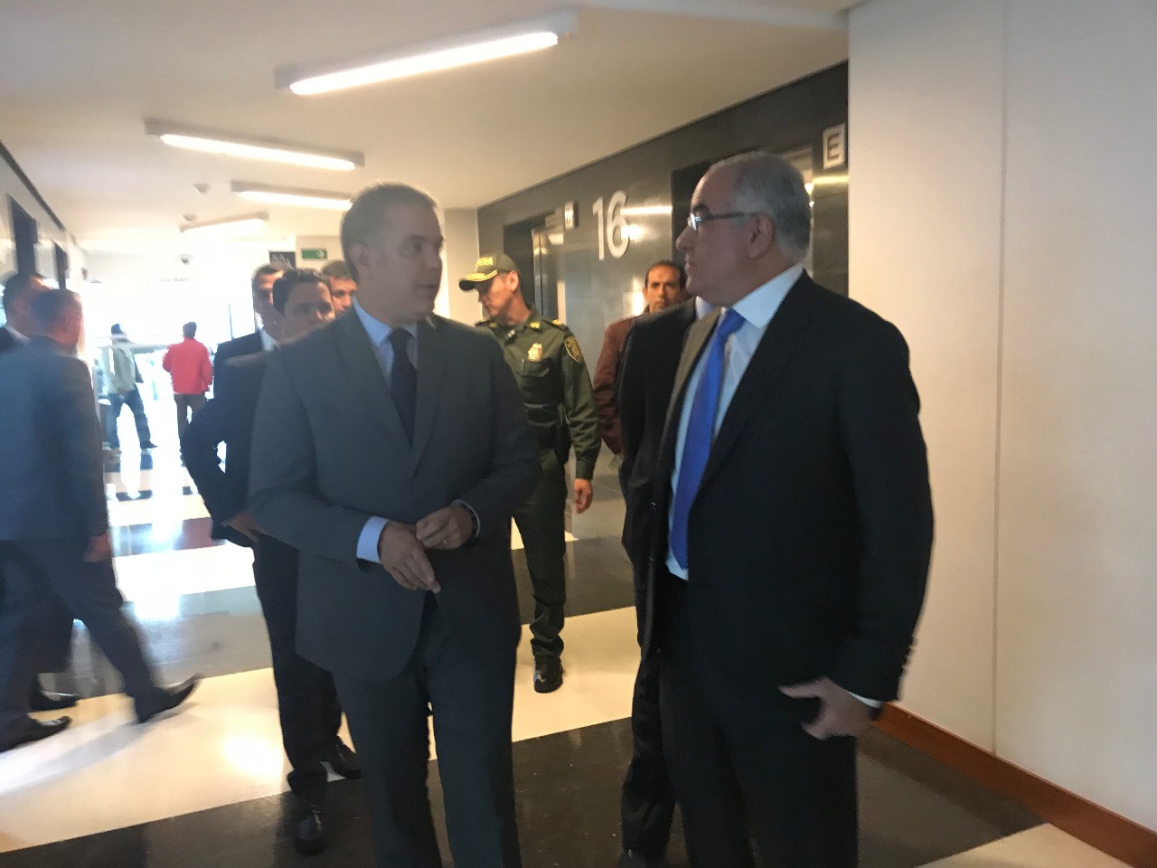 DUQUE CON EL CONTRALOR DUQUE CON EL CONTRALOR