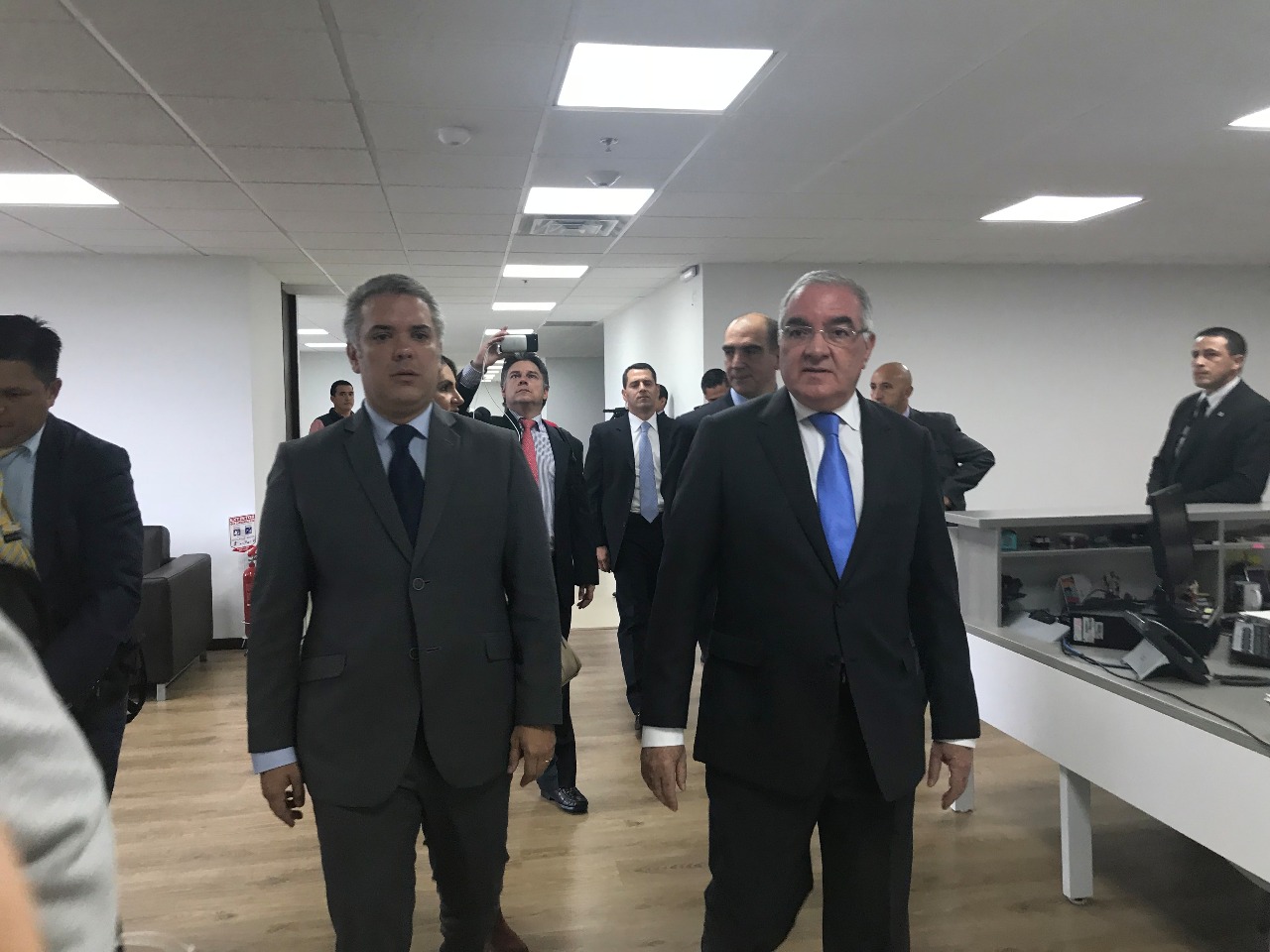 DUQUE CON EL CONTRALOR GENERAL DUQUE CON EL CONTRALOR GENERAL