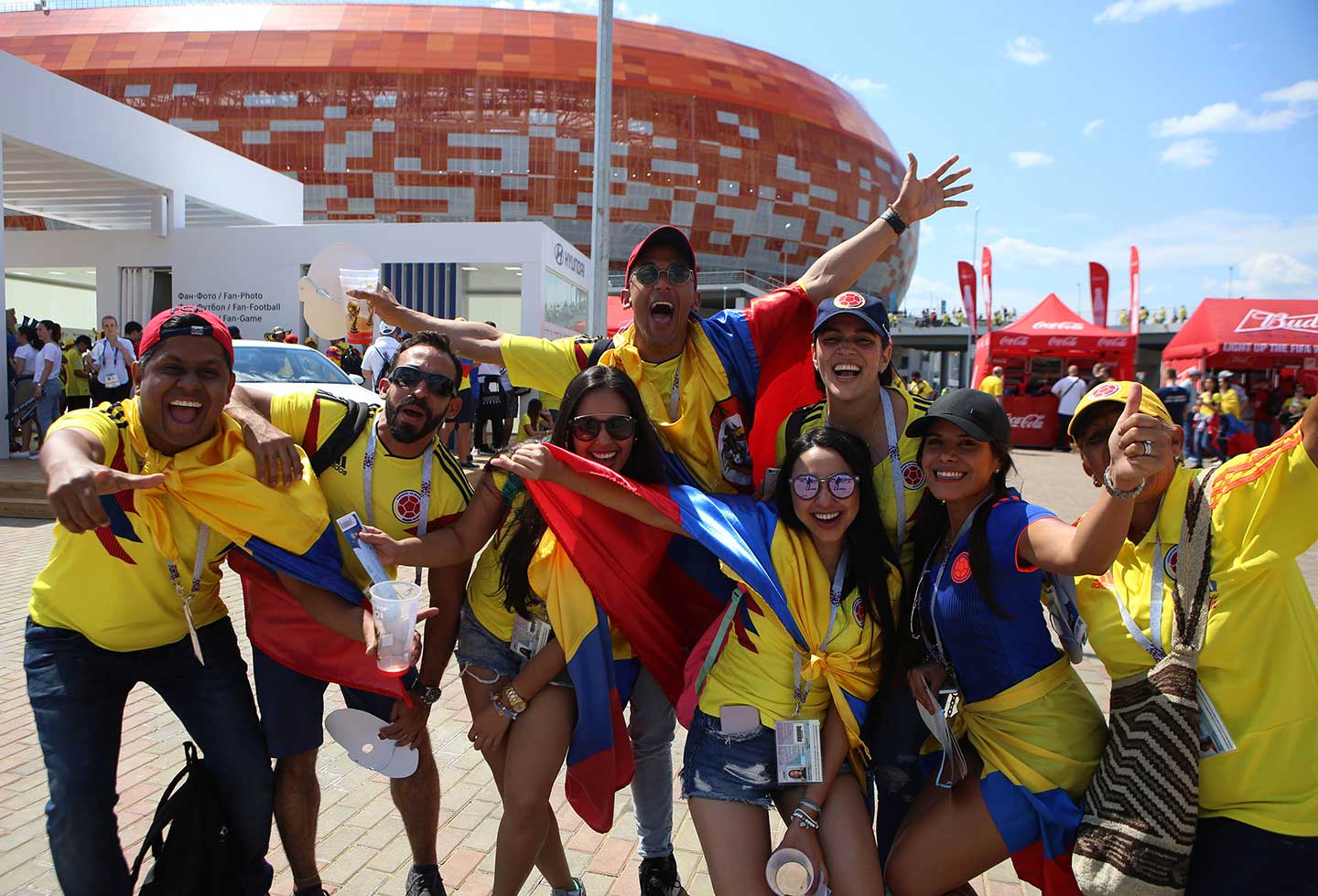 Hinchas Colombianos apoyan a la Selección Colombia