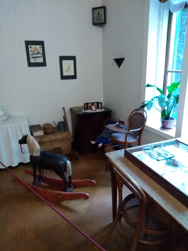 El cuarto de juegos de los niños de León Tolstoi.
