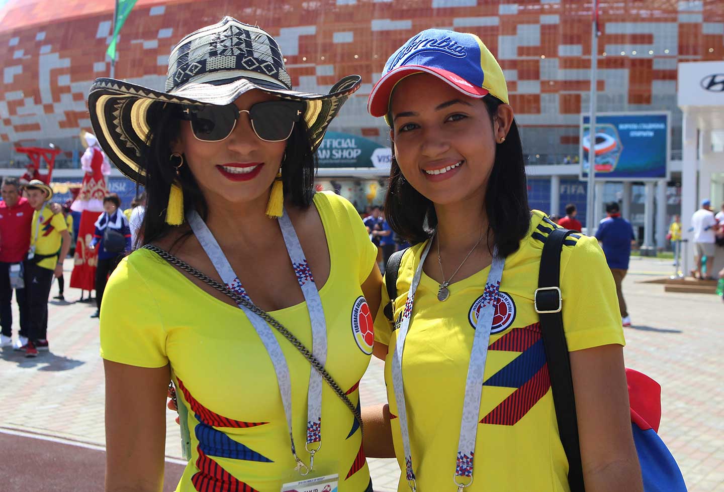 Hinchas colombianas en Saranks
