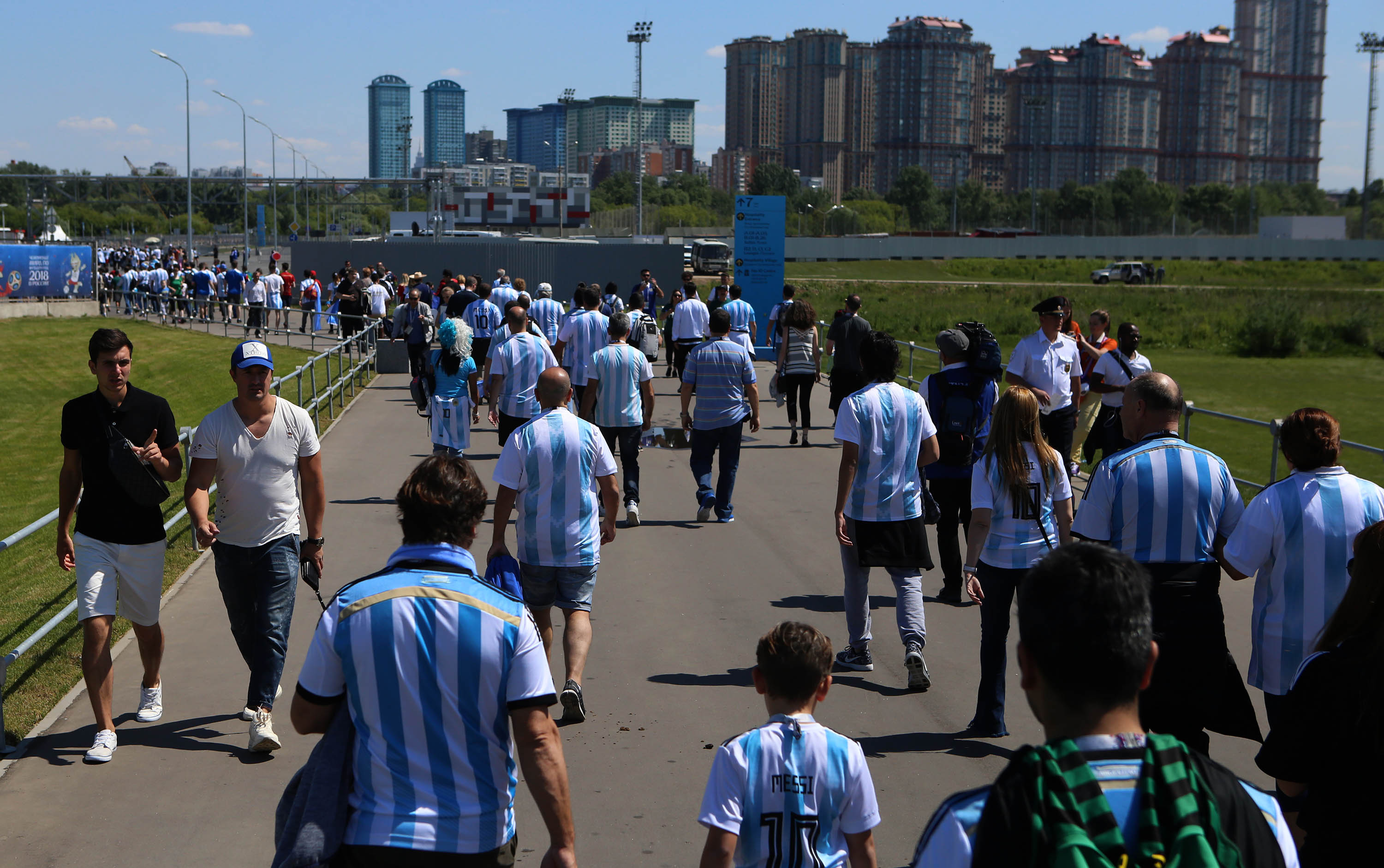 Argentinos se apoderan de las calles de Moscú antes del encuentro Argentina Vs Islandia