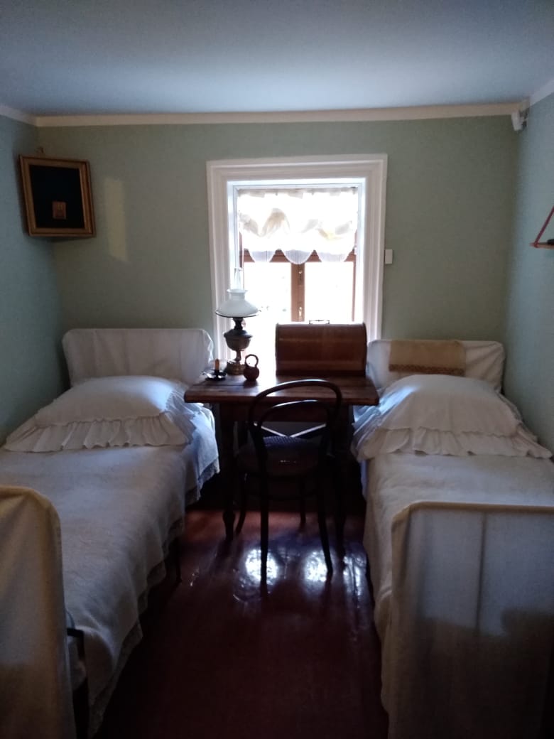 la alcoba de las hijas del escritor León Tolstoi