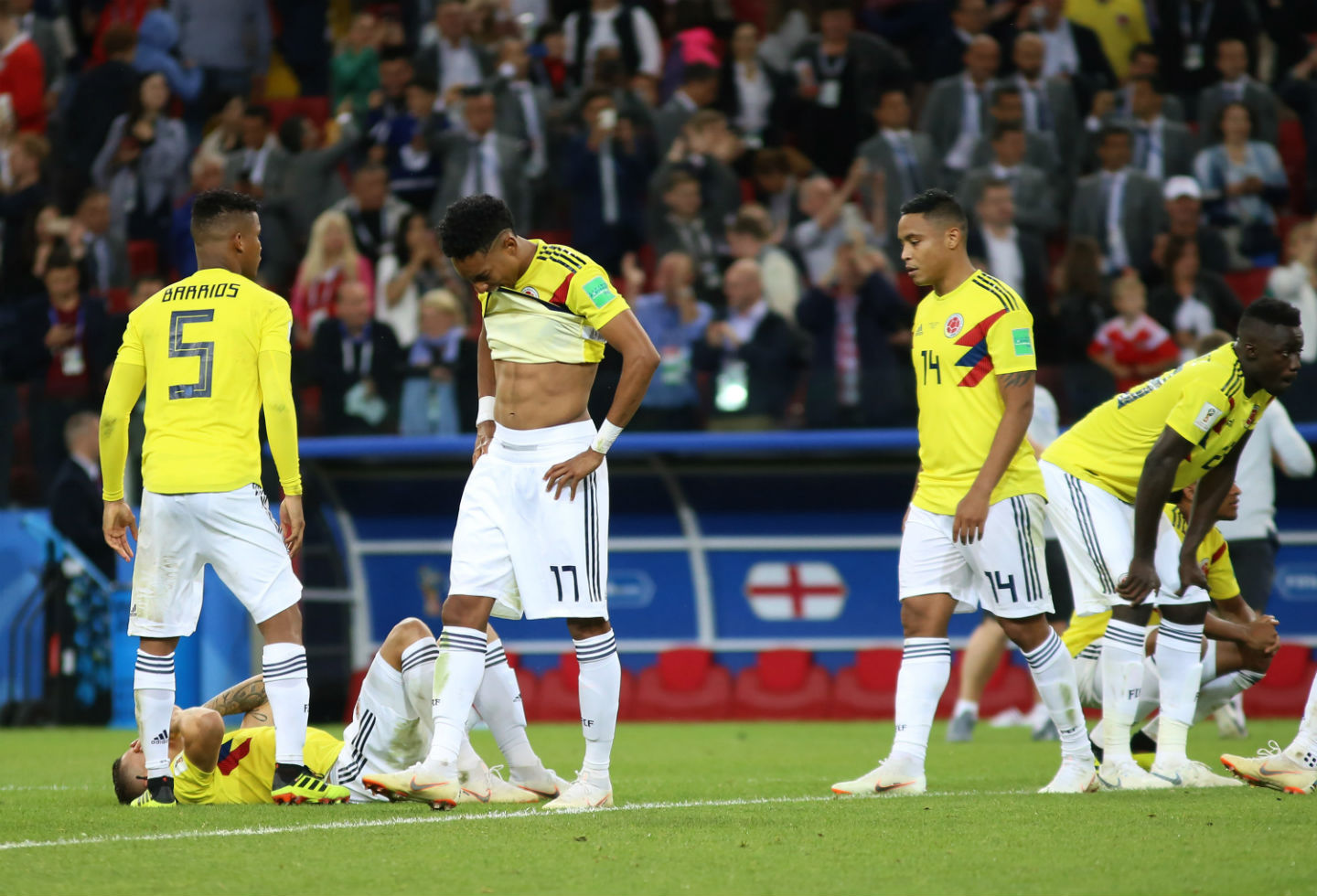 Jugadores de Colombia tras la derrota ante Inglaterra