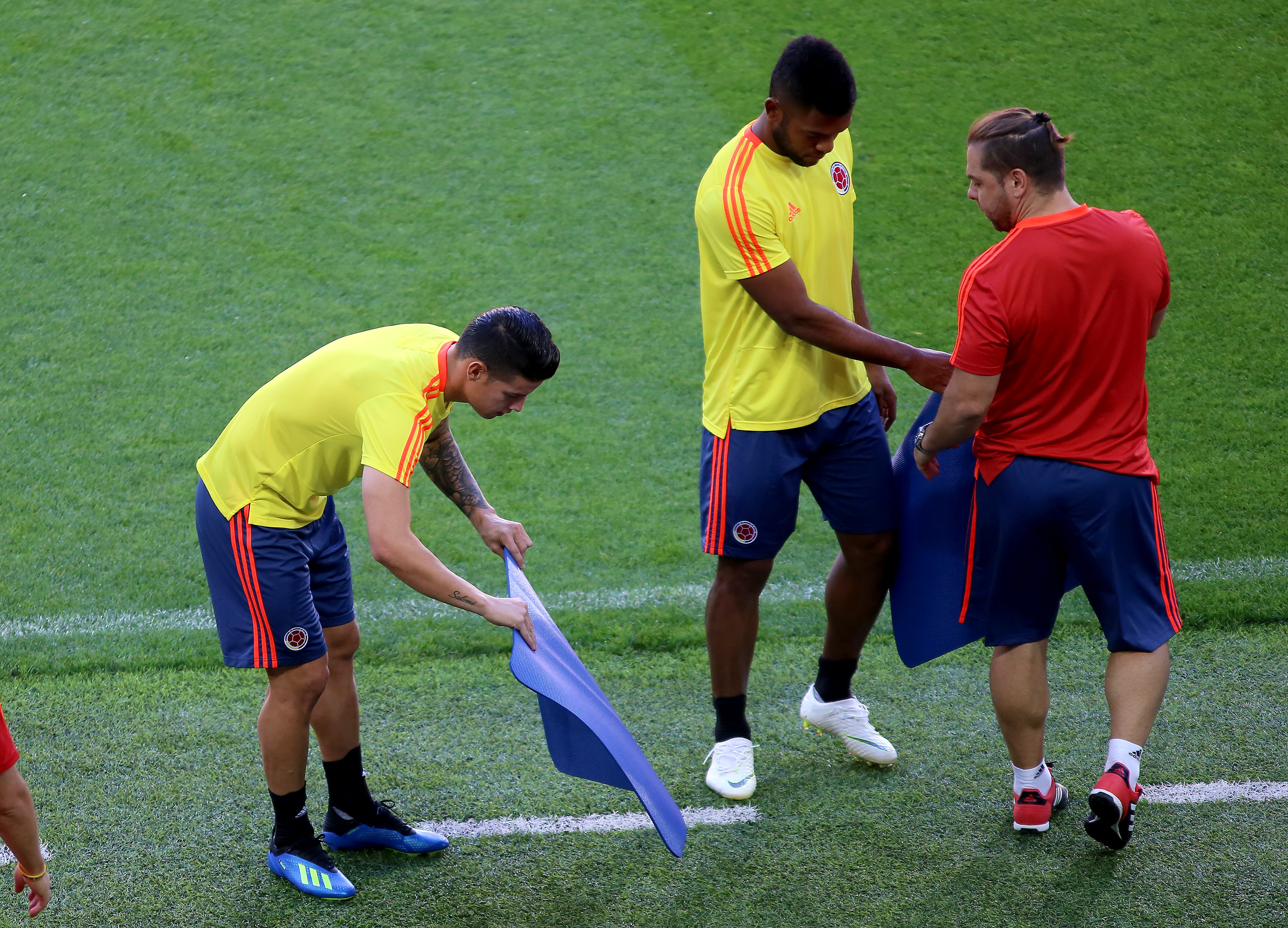 James Rodríguez haciendo trabajos de recuperación