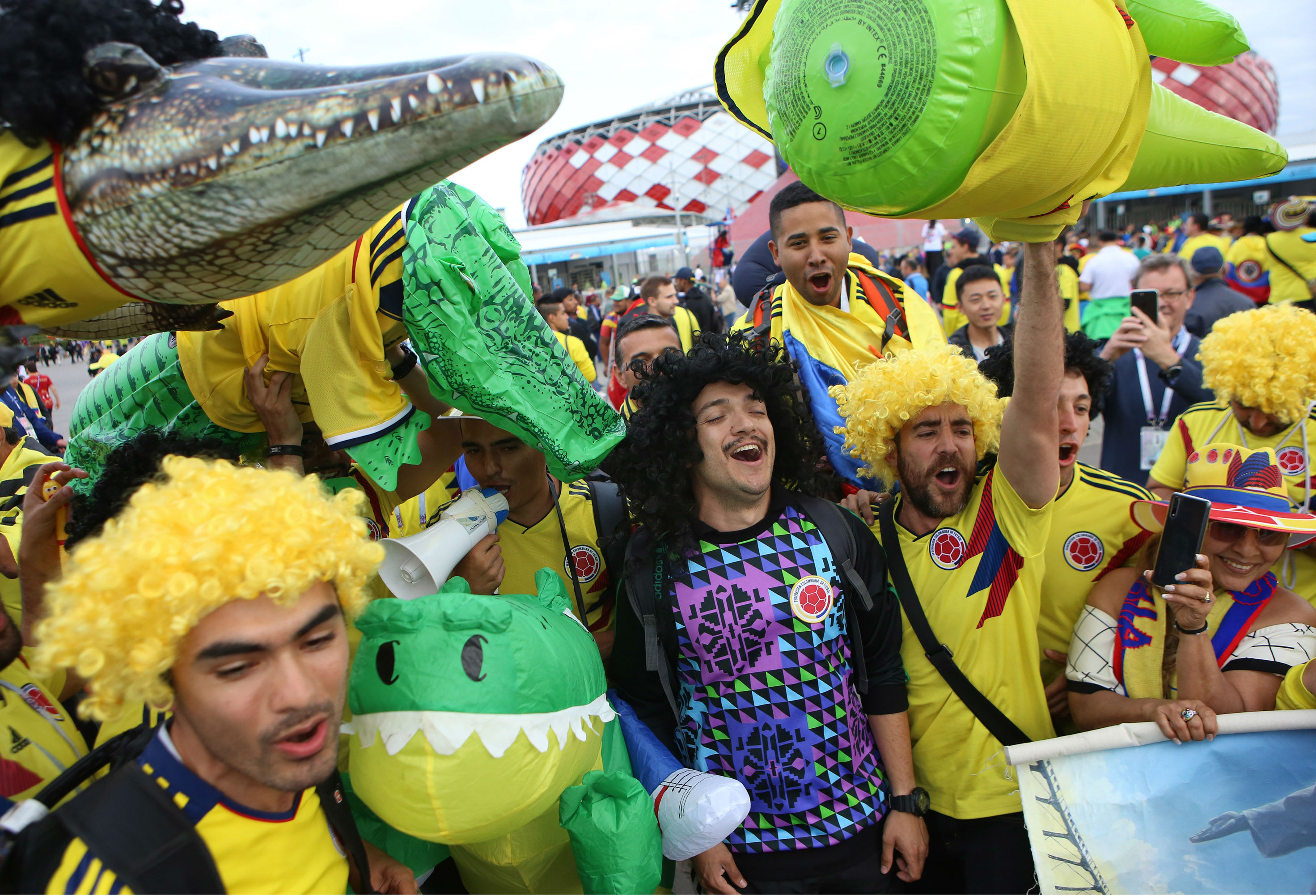 Hinchas colombianos a las afueras del estadio Spartak. Hinchas colombianos a las afueras del estadio Spartak.