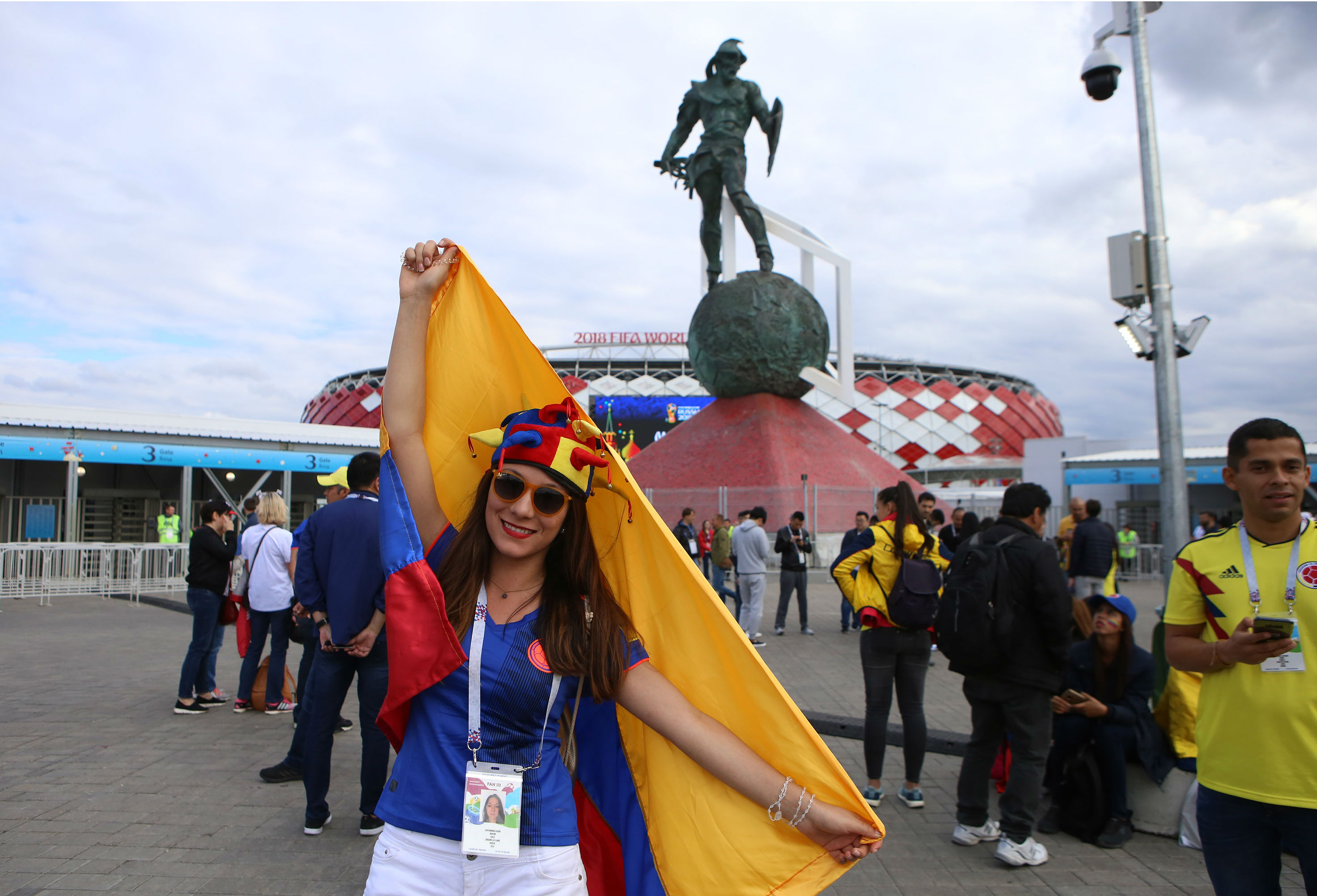 Hinchas colombianos a las afueras del estadio Spartak. Hinchas colombianos a las afueras del estadio Spartak.