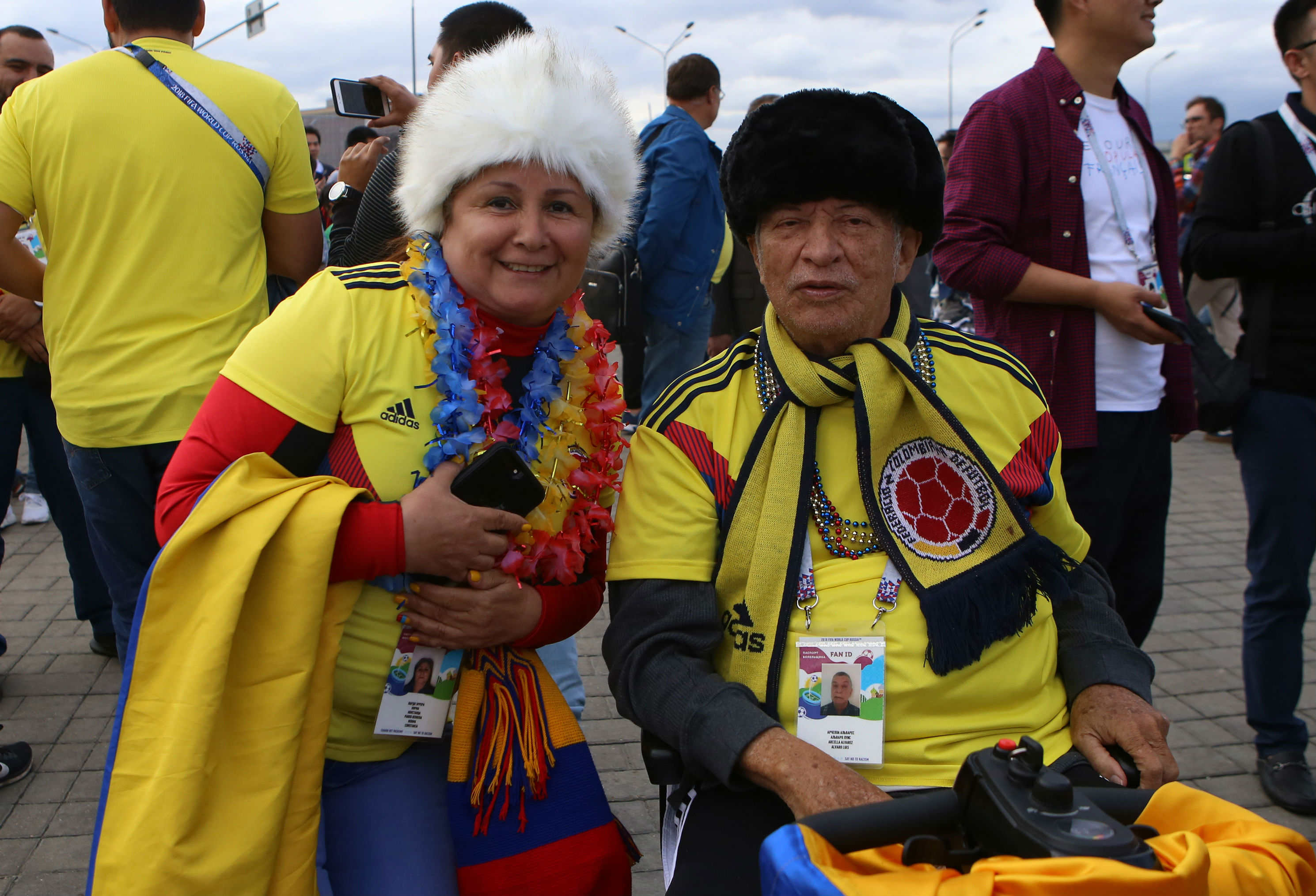 Hinchas colombianos a las afueras del estadio Spartak. Hinchas colombianos a las afueras del estadio Spartak.