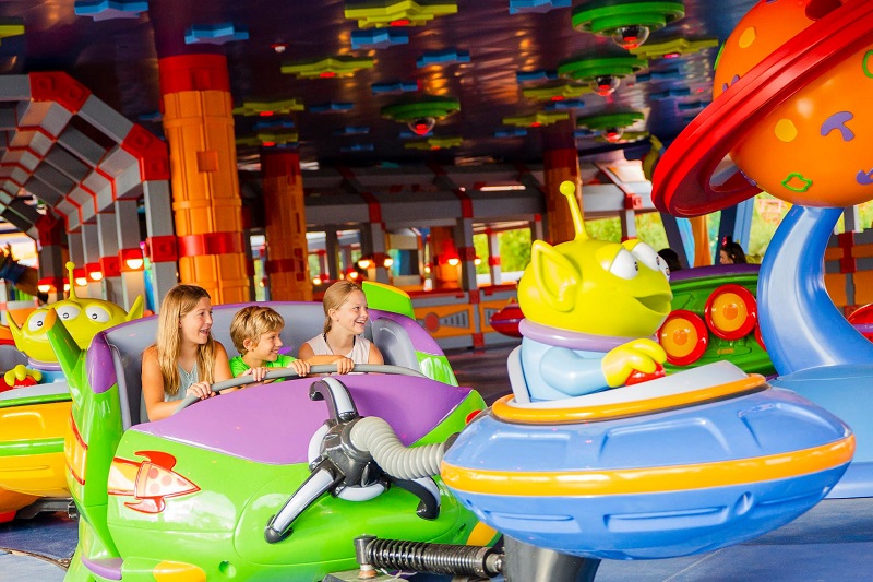 Disney abre su nueva atracción temática Toy Story Land