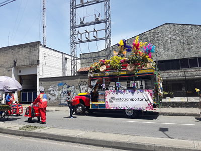 Desfile Chivas y Flores.