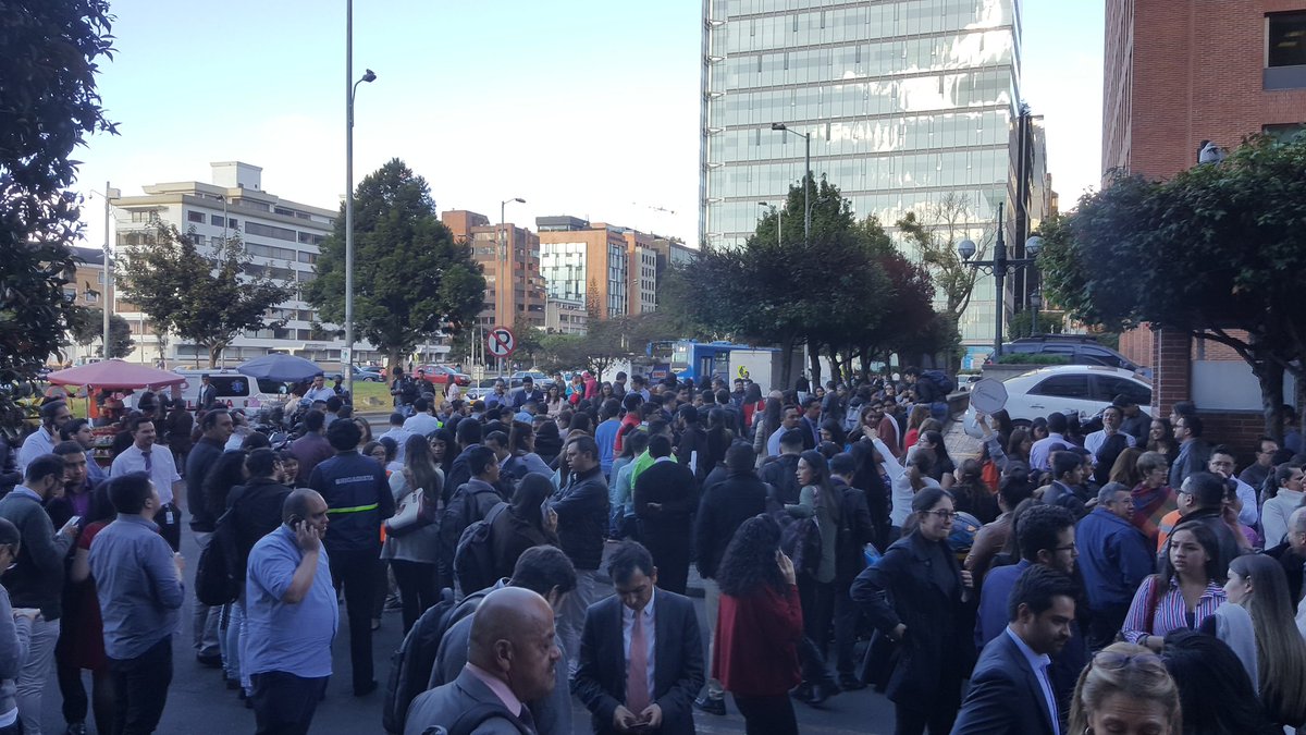 Evacuación por temblor en el centro de Bogotá. Evacuación por temblor en el centro de Bogotá