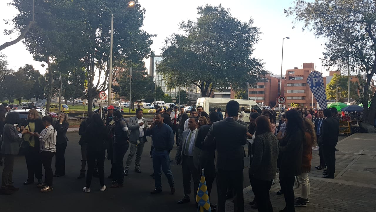 Evacuación preventiva de oficinas al norte de Bogotá