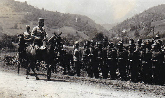 Archiduque Francisco Fernando pasa revista tropas en Sarajevo