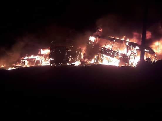 Fuerte incendio tras grave accidente en La Loma Cesar