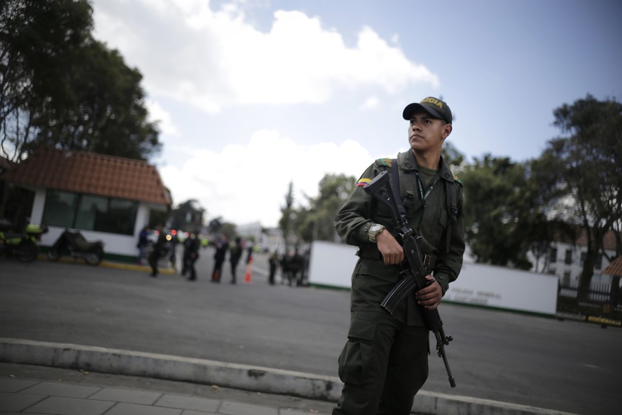 Luego del atentado aumentaron las medidas de seguridad en la Escuela General Santander.