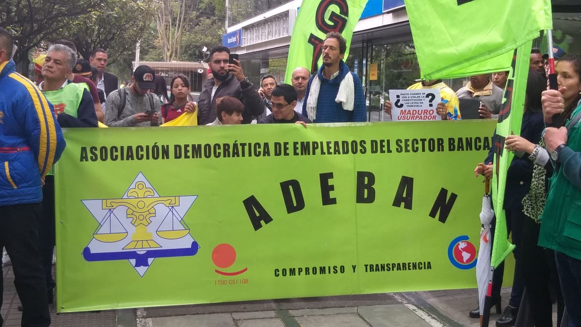 Plantón en rechazo a posesión de Maduro.