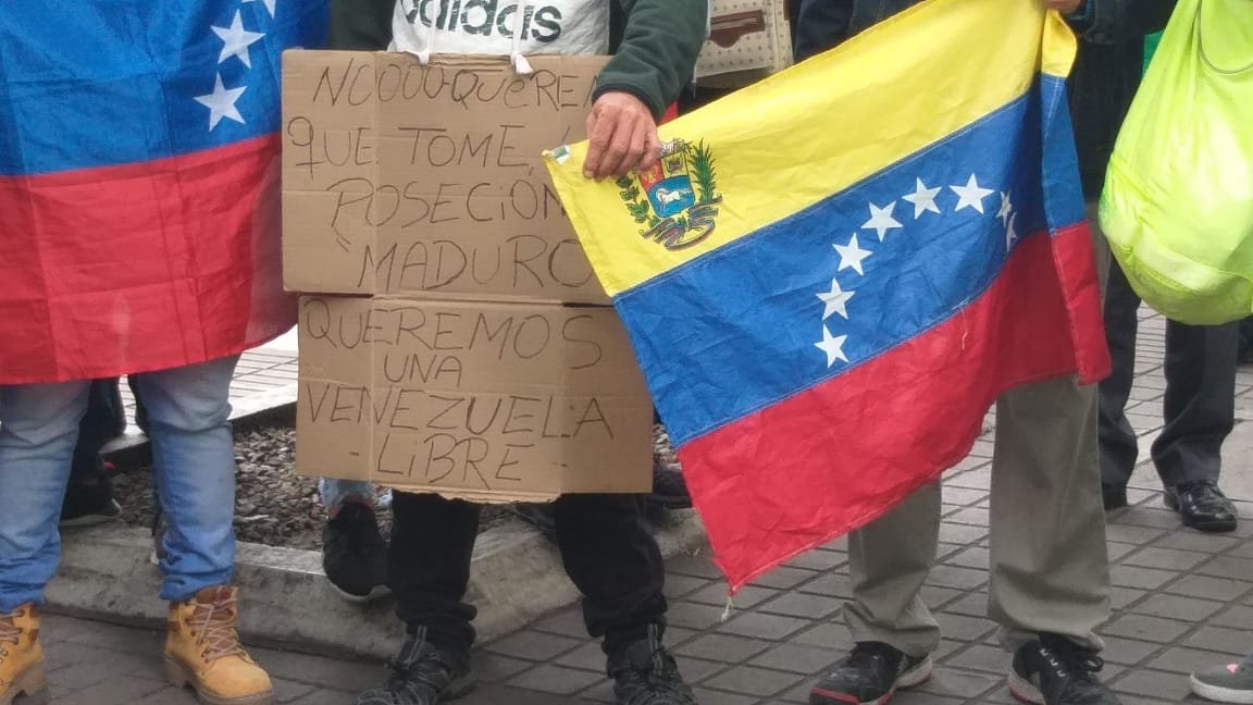 Plantón en rechazo a posesión de Maduro.