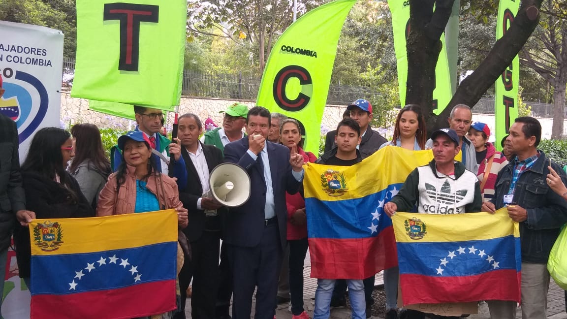 Plantón en rechazo a posesión de Maduro.