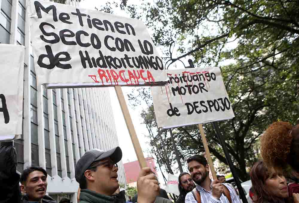 Cerca de 100 personas manifestaron en contra de la construcción de la hidroeléctrica en Antioquia.