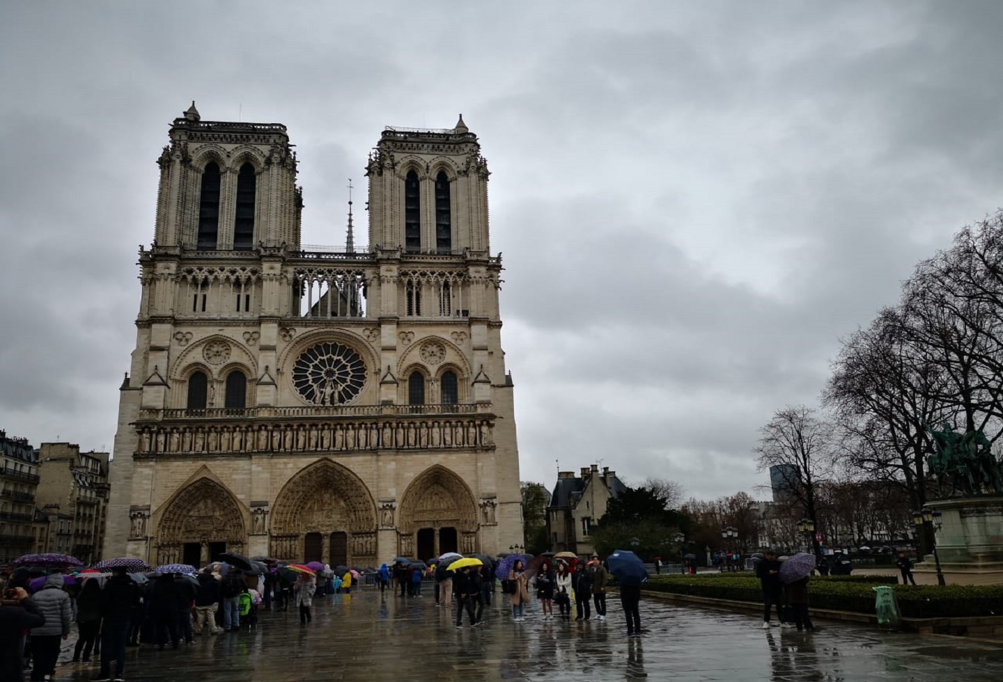 Harper Collins Catedral de Notre Dame
