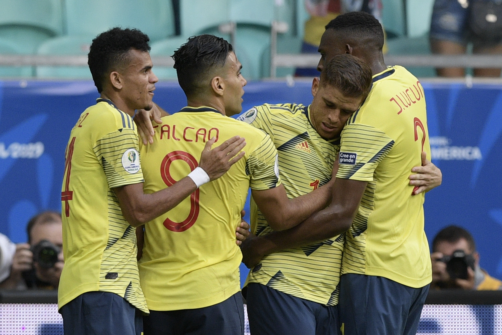 Selección Colombia festeja su gol ante Paraguay