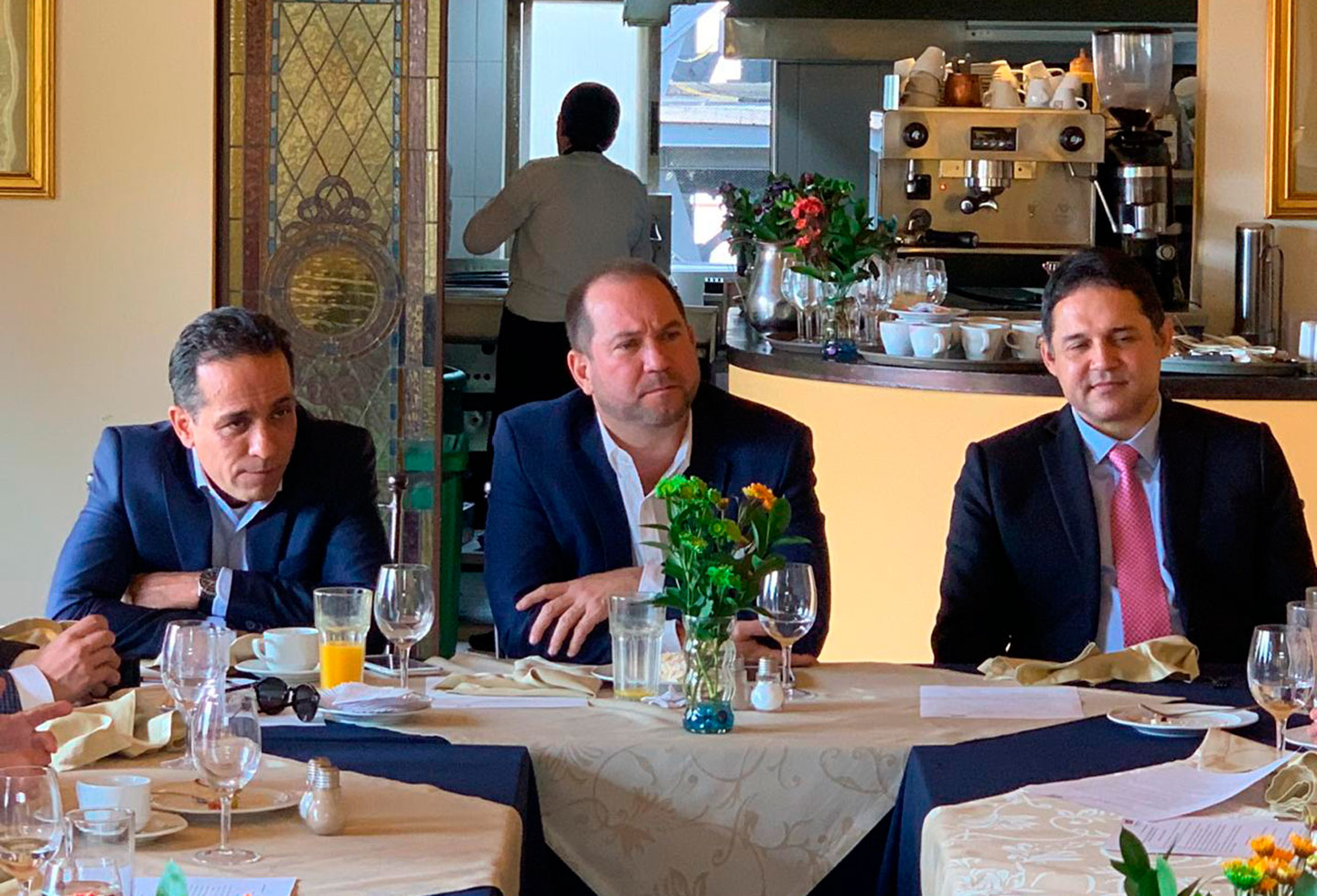 La nueva mesa directiva del Senado en reunión con la bancada del Partido Liberal La nueva mesa directiva del Senado en reunión con la bancada del Partido Liberal