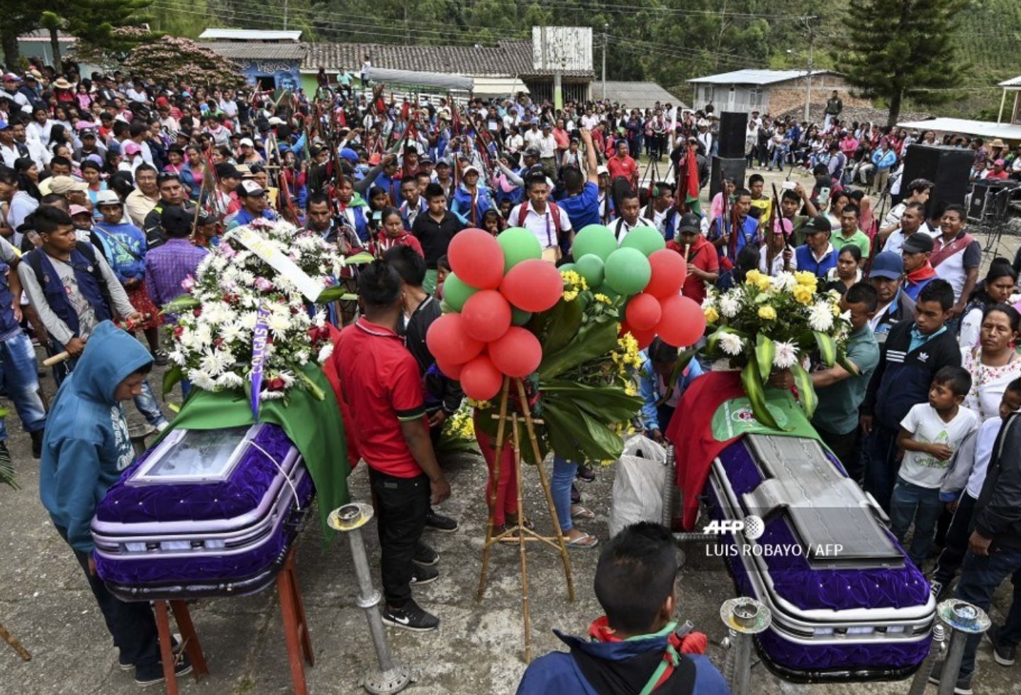 Eugenio Tenorio, de 46 años, y Kevin Mestizo, de 23, fueron asesinados el sábado en un enfrentamiento con disidencias de la exguerrilla FARC que no se acogieron al histórico pacto de paz de 2016, según la Defensoría del Pueblo.