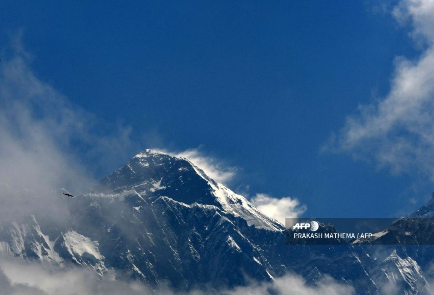 El gobierno nepalí recogió este año hasta 10 millones de toneladas de basura en el Everest,
