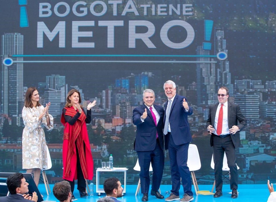 Presidente Iván Duque y alcalde Enrique Peñalosa, durante adjudicación del metro