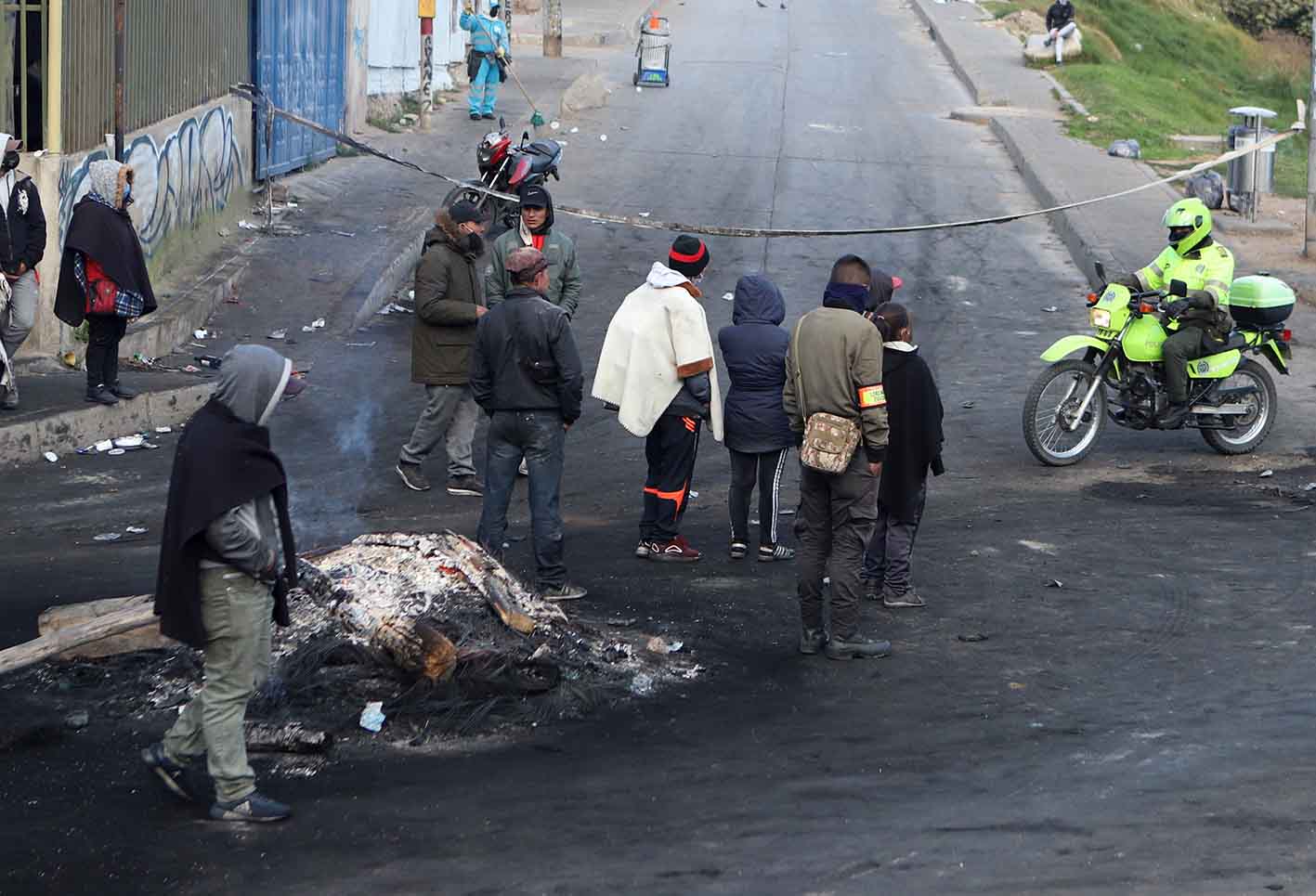 Quema de llantas y palos han incluido estas protestas de los ciudadanos.