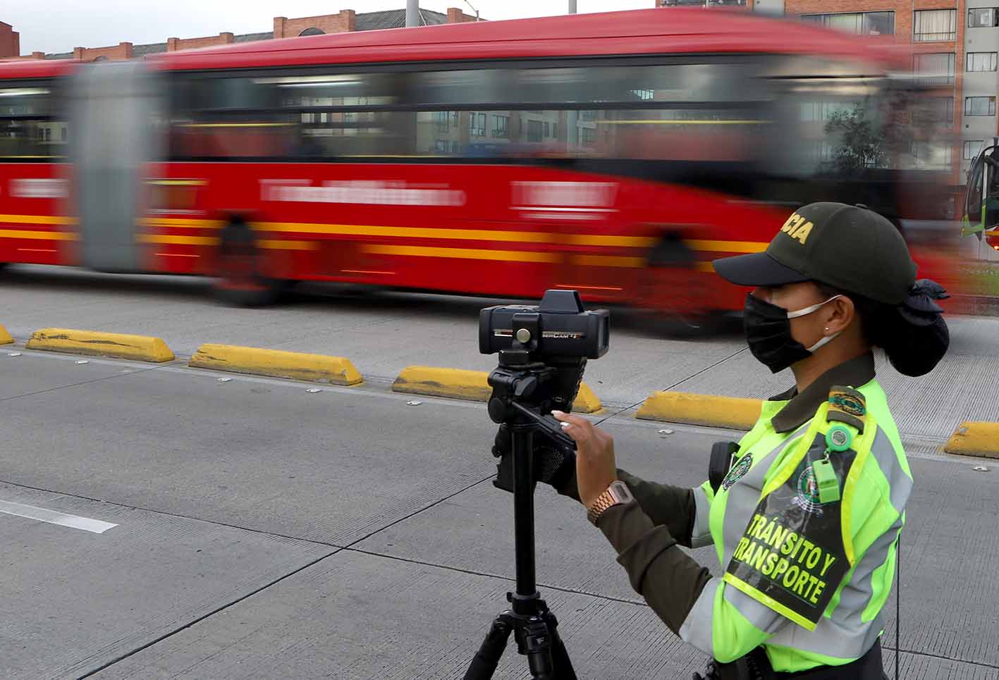 Operativos de control de velocidad / cámaras salvavidas en Bogotá / Policía de Tránsito