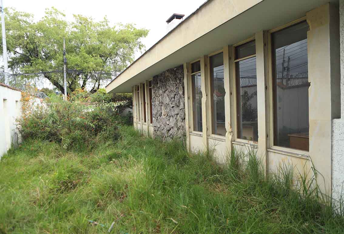 Consulado de Venezuela abandonado en Bogotá / vandalismo en consulado de Venezuela