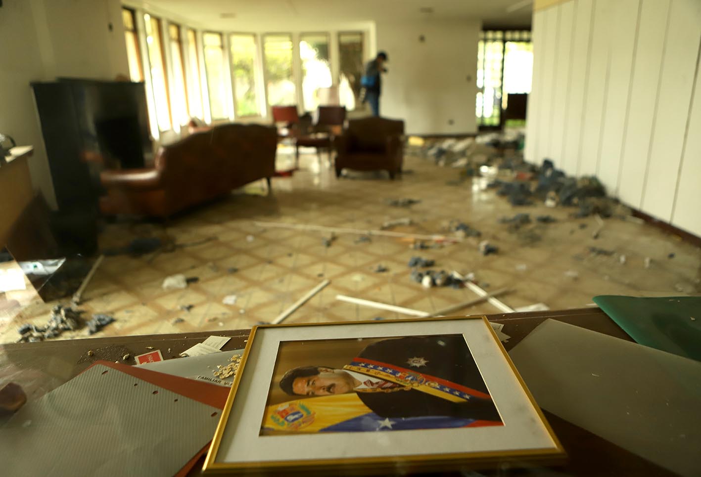 Consulado de Venezuela abandonado en Bogotá / vandalismo en consulado de Venezuela