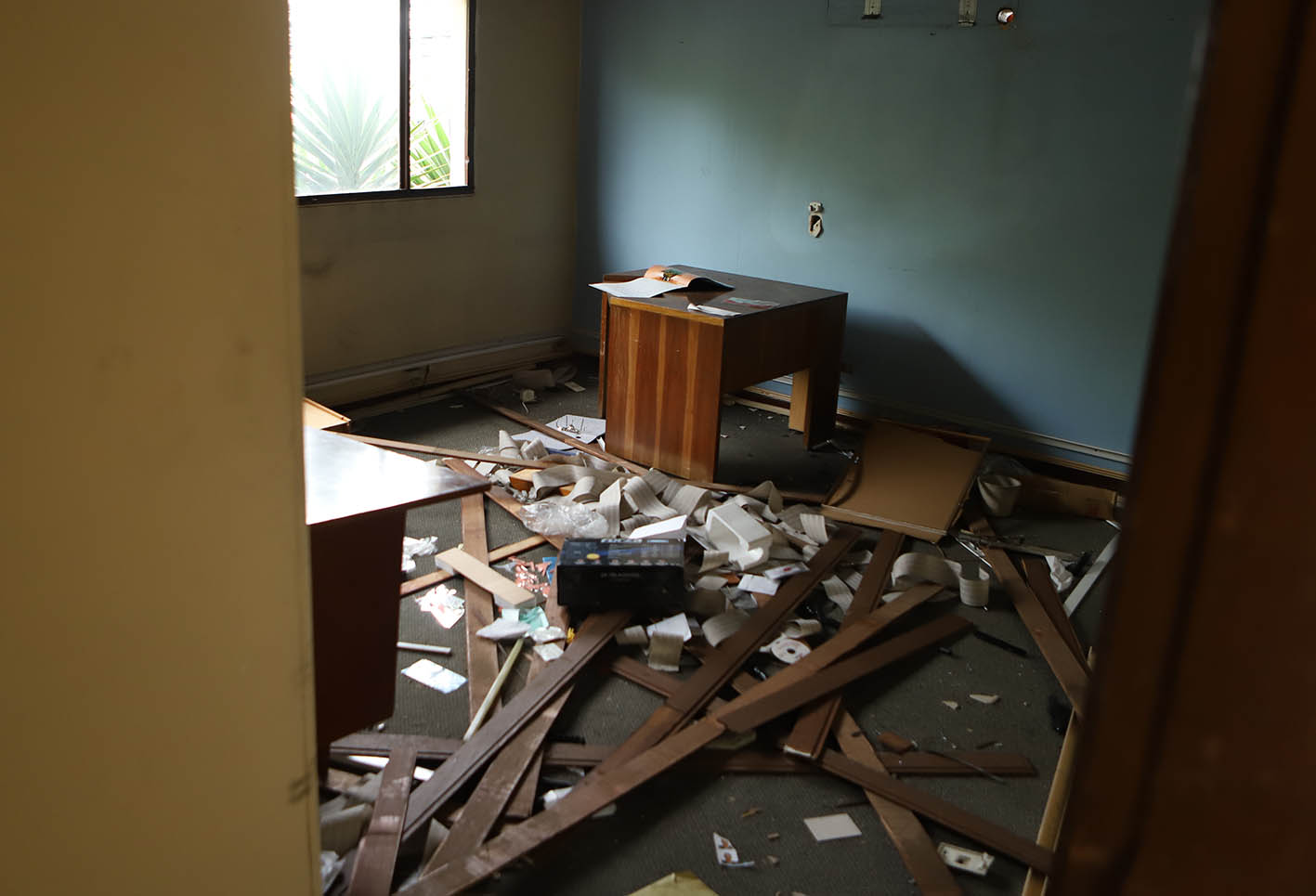 Consulado de Venezuela abandonado en Bogotá / vandalismo en consulado de Venezuela