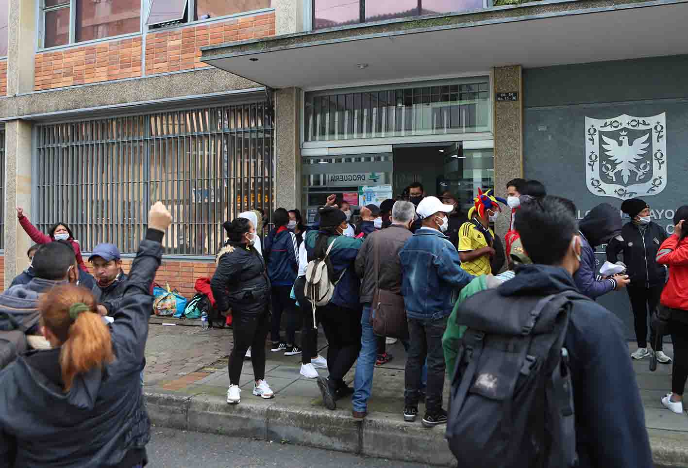 La protesta de familias de Altos de la Estancia en Caja de Vivienda Popular