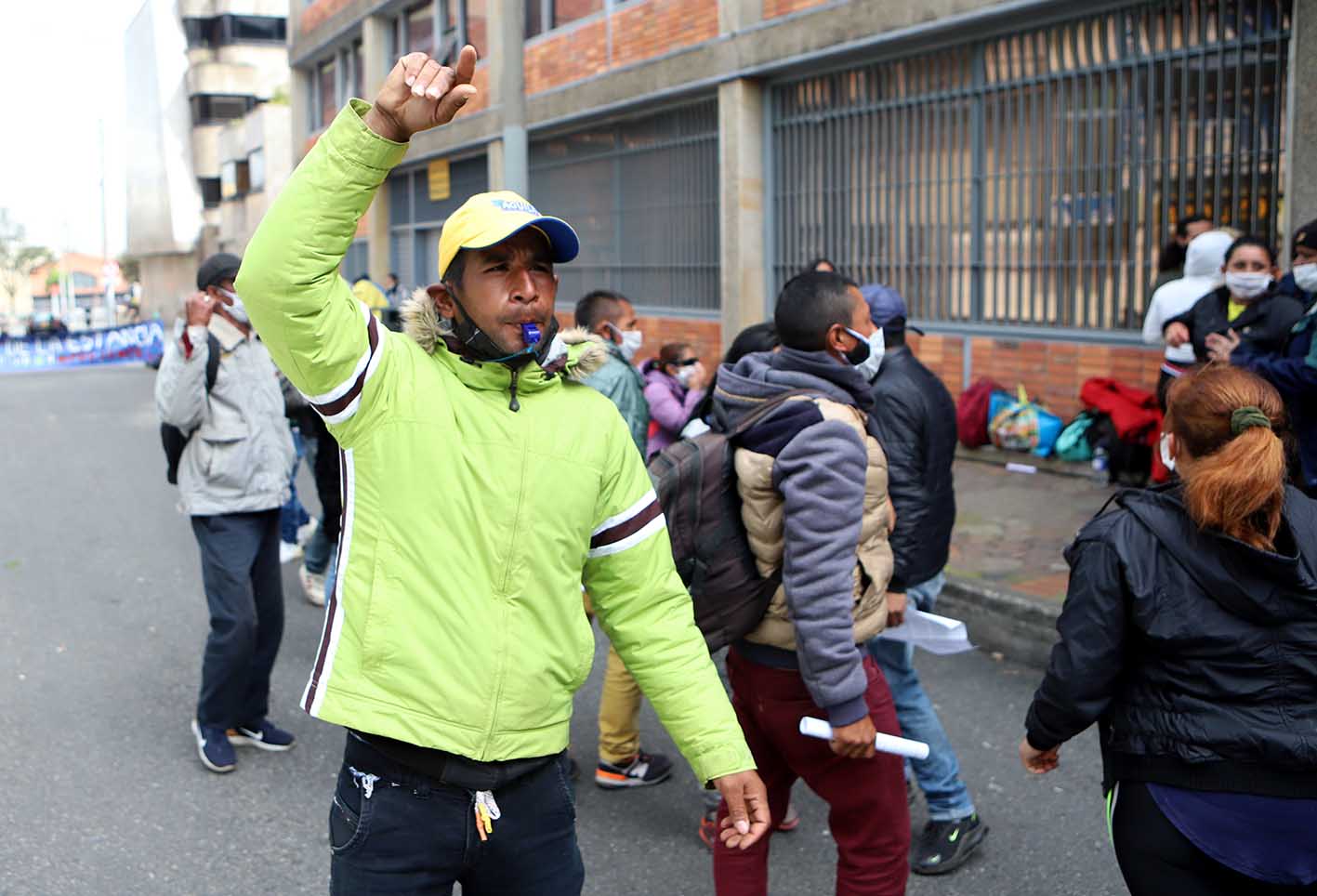 La protesta de familias de Altos de la Estancia en Caja de Vivienda Popular