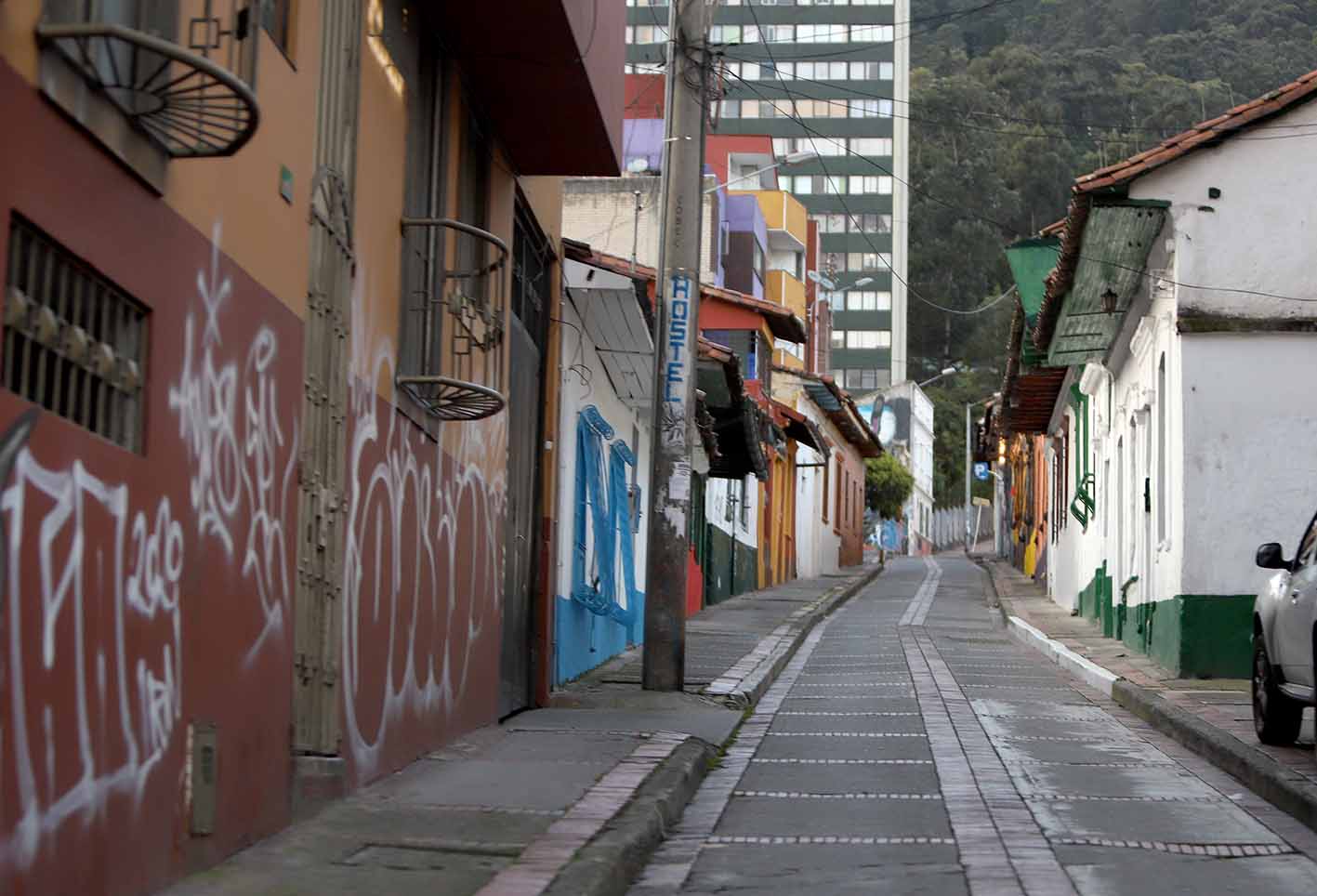 La soledad del céntrico sector de Bogotá, en medio de la cuarentena estricta por la pandemia.