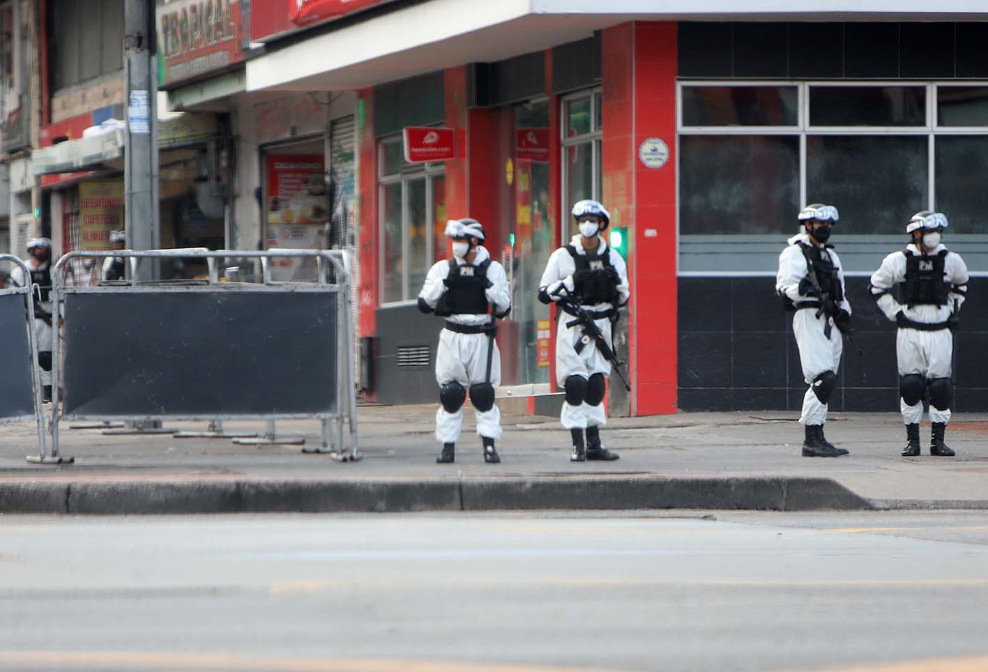 La soledad del céntrico sector de Bogotá, en medio de la cuarentena estricta por la pandemia.