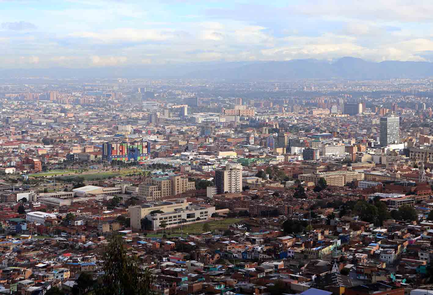 La soledad del céntrico sector de Bogotá, en medio de la cuarentena estricta por la pandemia.