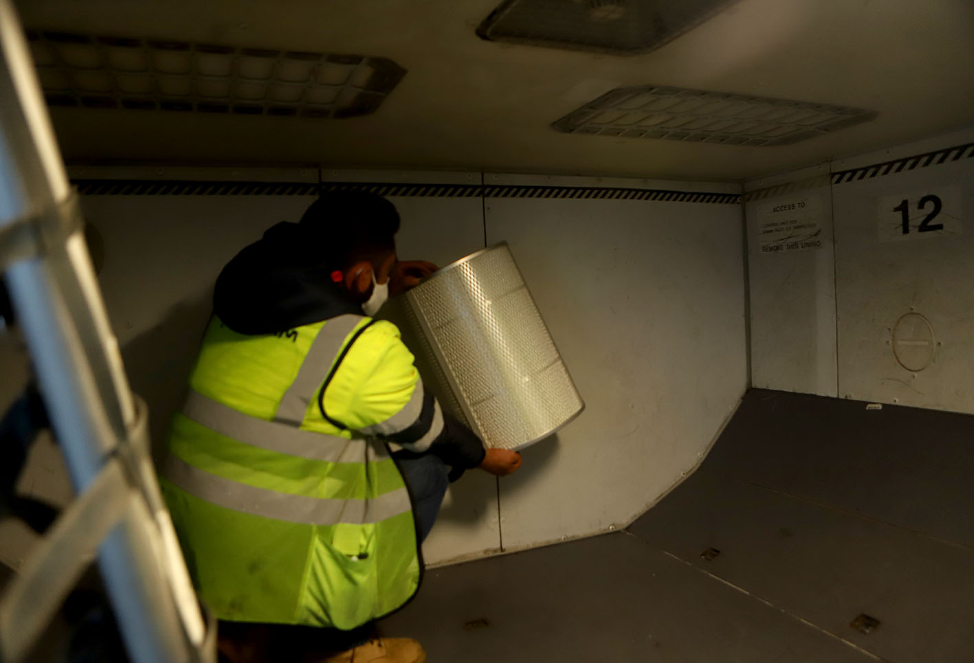 Desinfección de avión de Latam