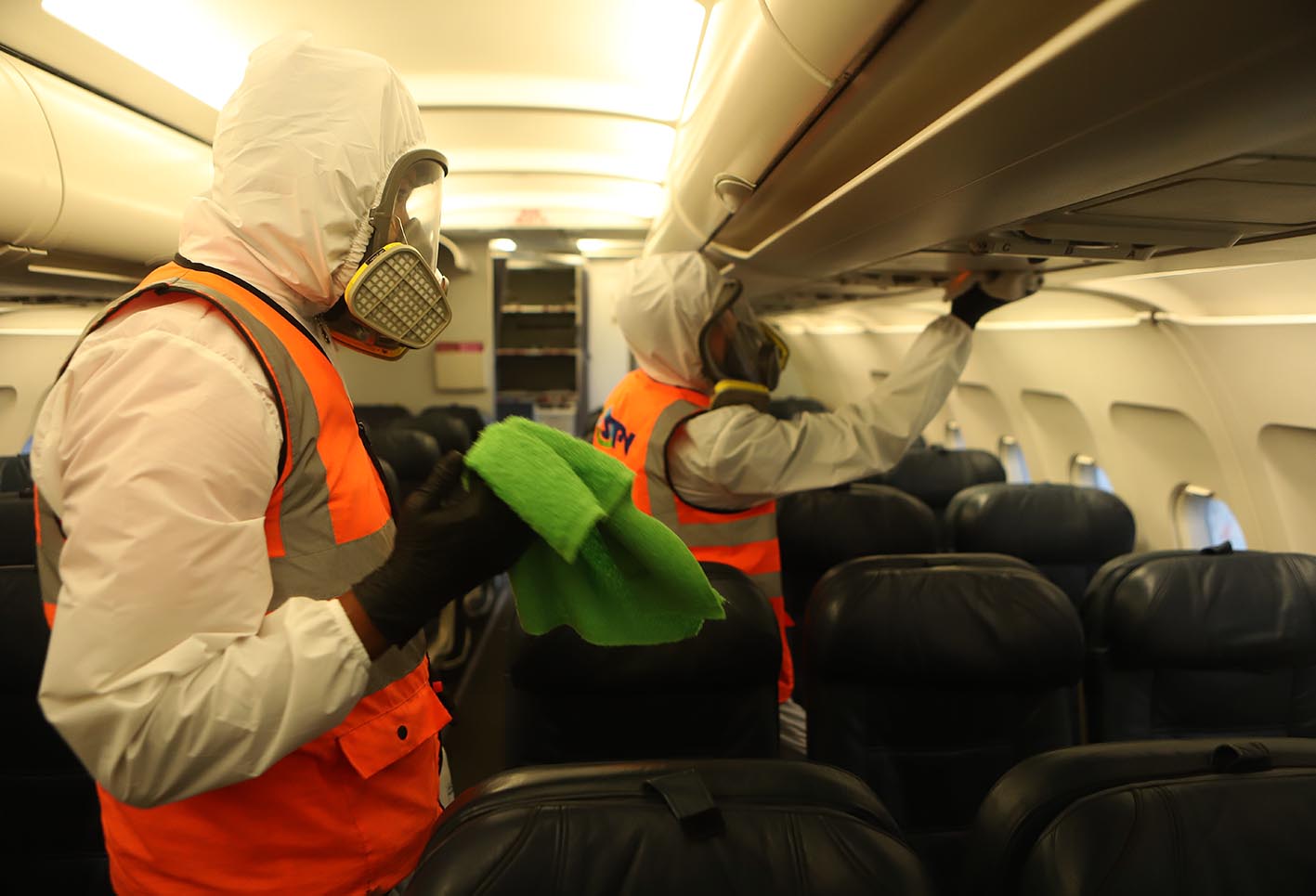 Desinfección de avión de Latam